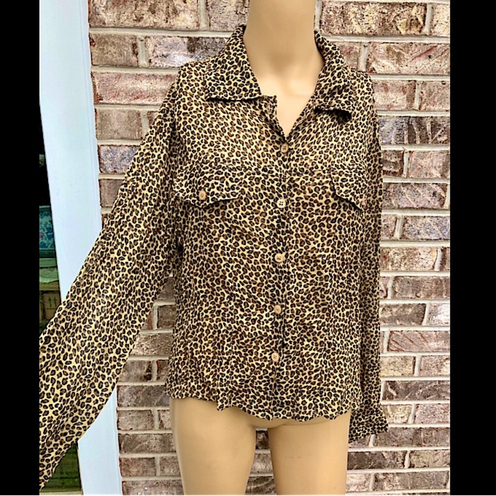 90s/Y2K Leopard Print Rayon Button Down Blouse Shirt